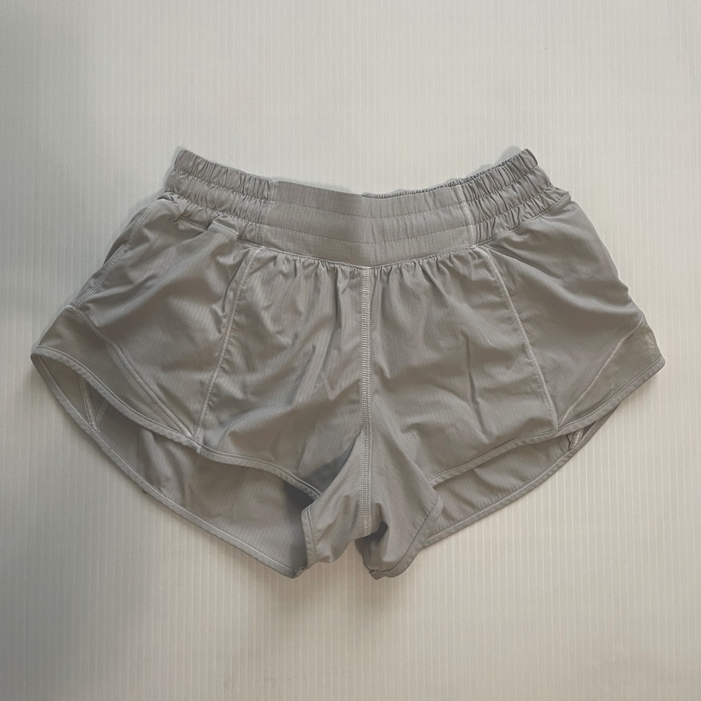 White size 4 Hottie hot short Lululemon